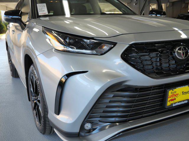 used 2025 Toyota Highlander car, priced at $47,485