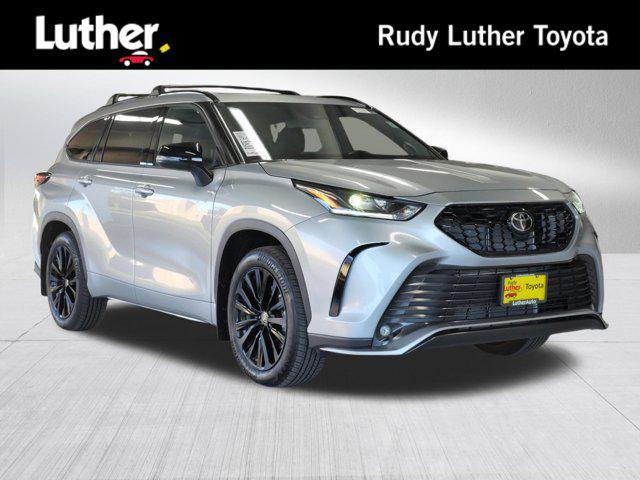 used 2025 Toyota Highlander car, priced at $47,800