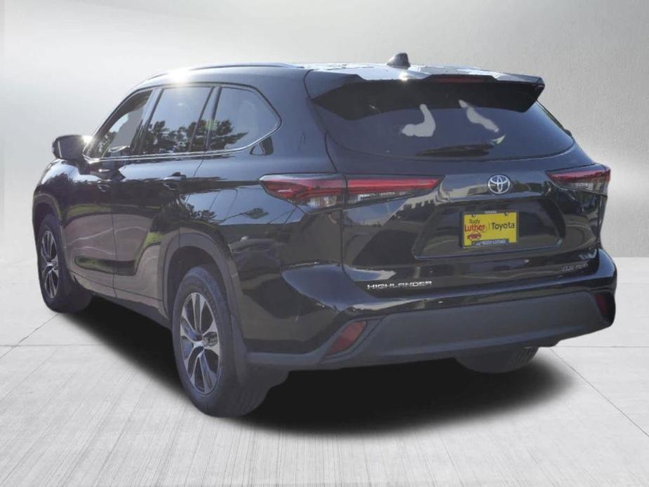 used 2021 Toyota Highlander car, priced at $33,766