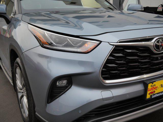used 2021 Toyota Highlander car