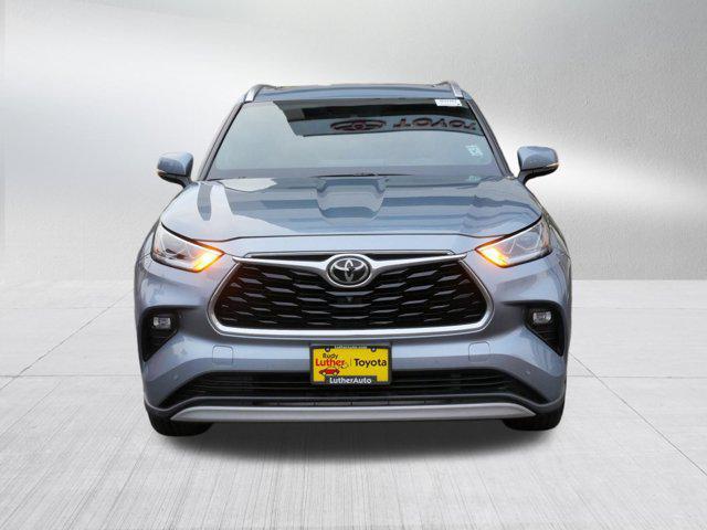 used 2021 Toyota Highlander car
