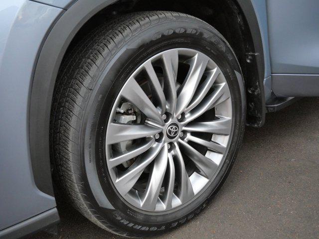 used 2021 Toyota Highlander car