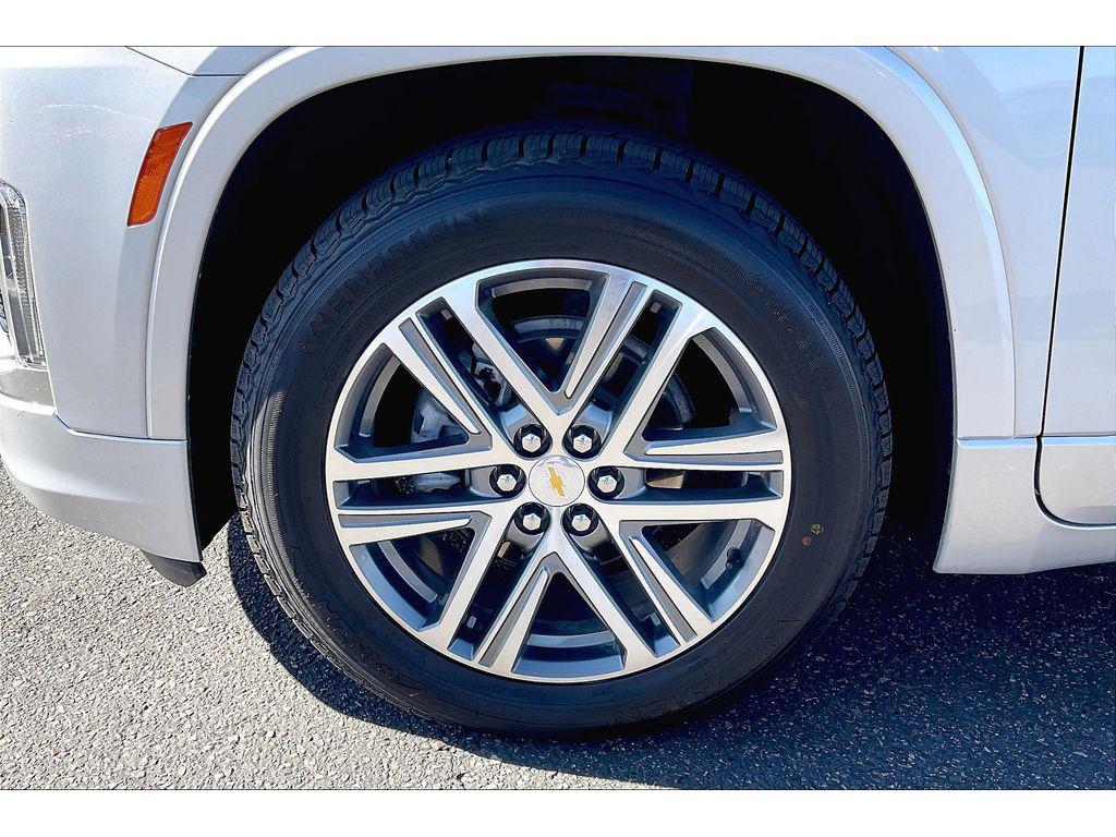 used 2022 Chevrolet Traverse car, priced at $36,495