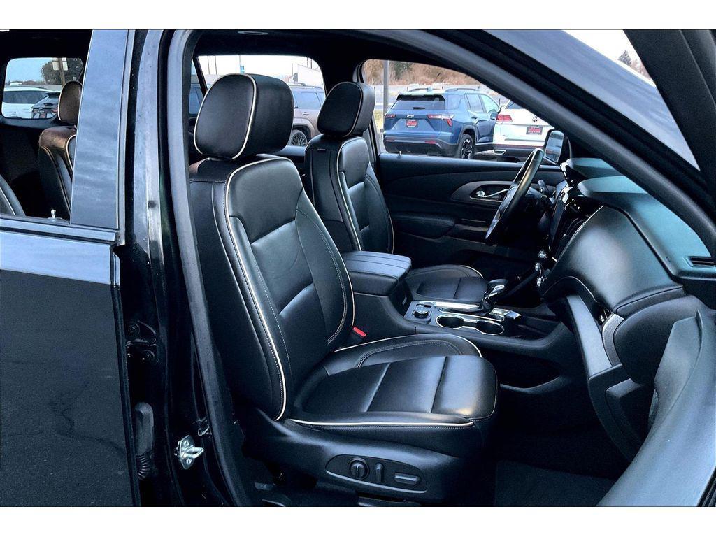 used 2023 Chevrolet Traverse car, priced at $40,995