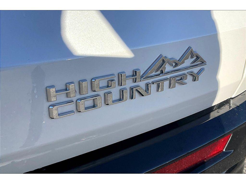 used 2025 Chevrolet Traverse car, priced at $57,495