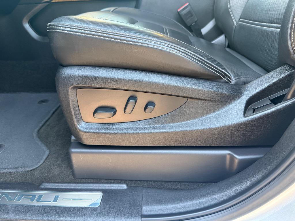 used 2017 GMC Yukon car, priced at $26,995