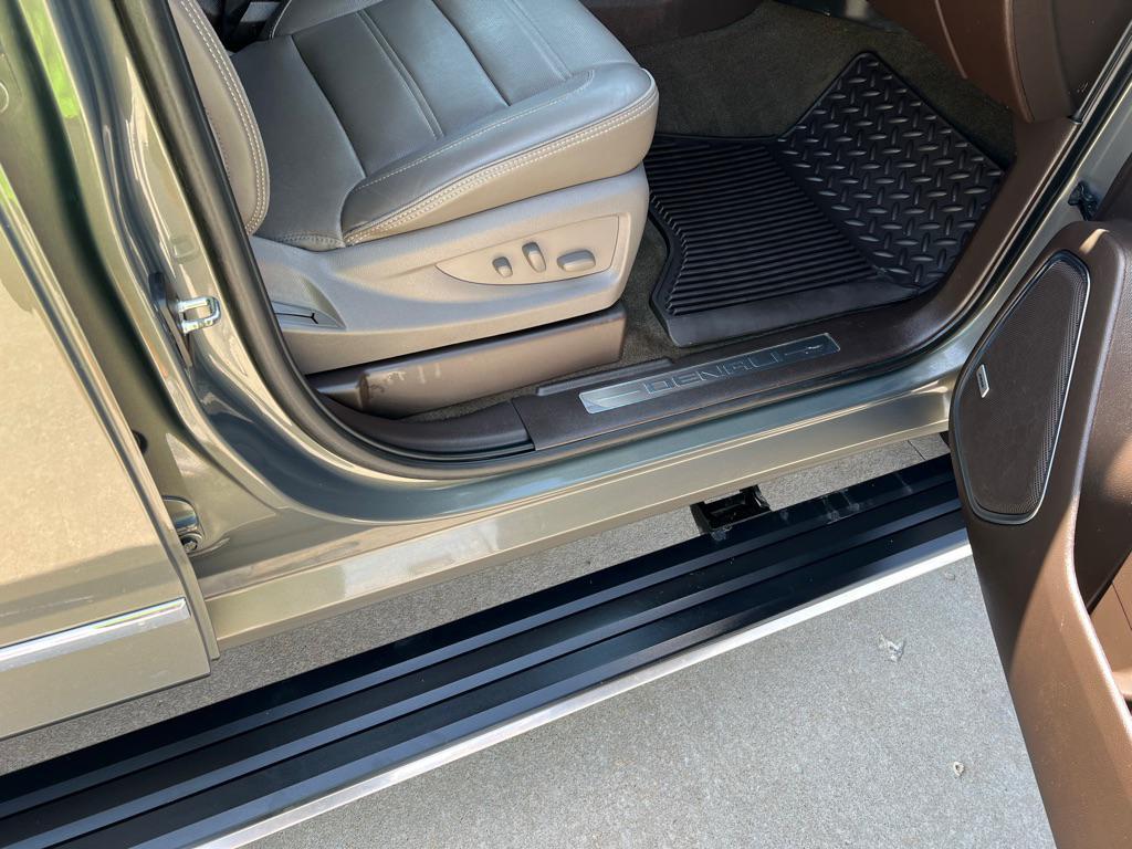 used 2018 GMC Yukon car, priced at $25,495