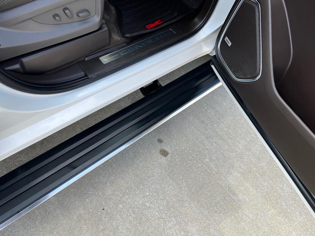 used 2018 GMC Yukon XL car, priced at $29,995