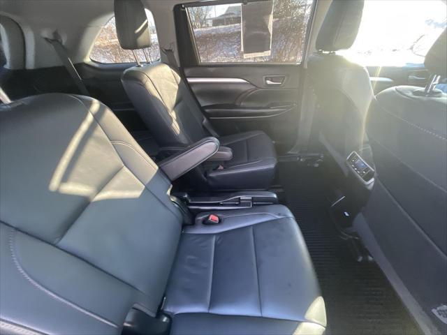 used 2019 Toyota Highlander car, priced at $25,500