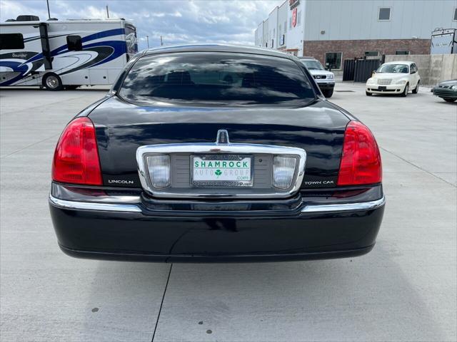 used 2008 Lincoln Town Car car, priced at $13,995