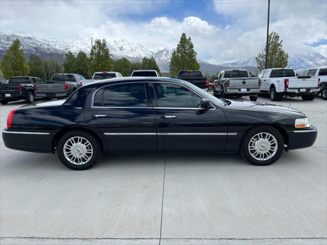 used 2008 Lincoln Town Car car, priced at $11,800