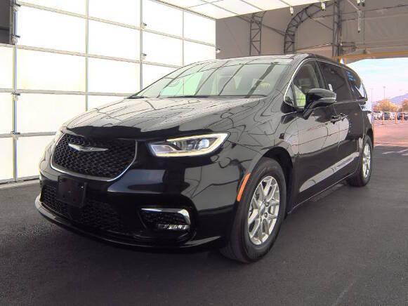 used 2024 Chrysler Pacifica car, priced at $30,900