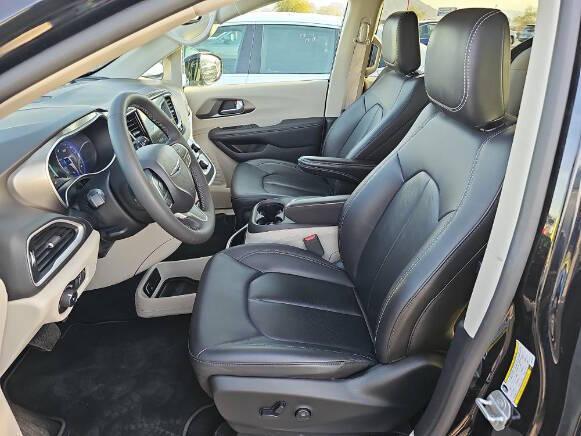 used 2024 Chrysler Pacifica car, priced at $30,900