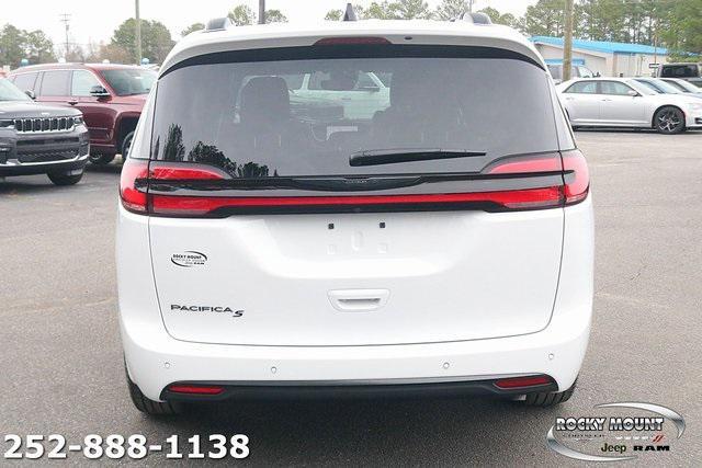 new 2024 Chrysler Pacifica car, priced at $45,126