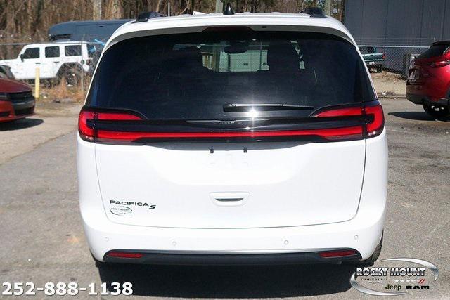 new 2024 Chrysler Pacifica car, priced at $43,288