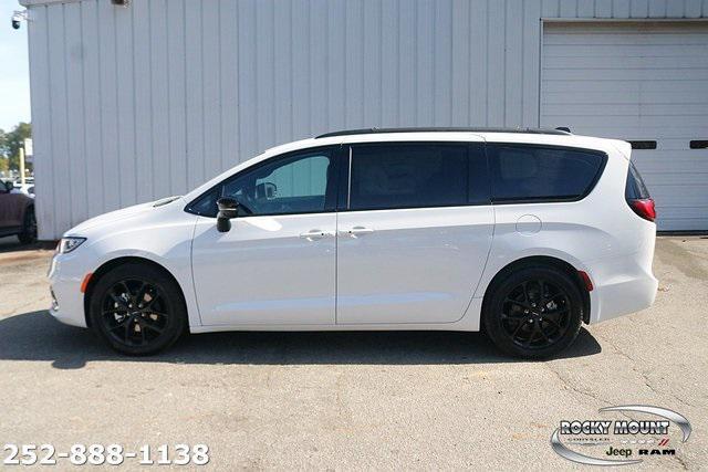 new 2024 Chrysler Pacifica car, priced at $43,288