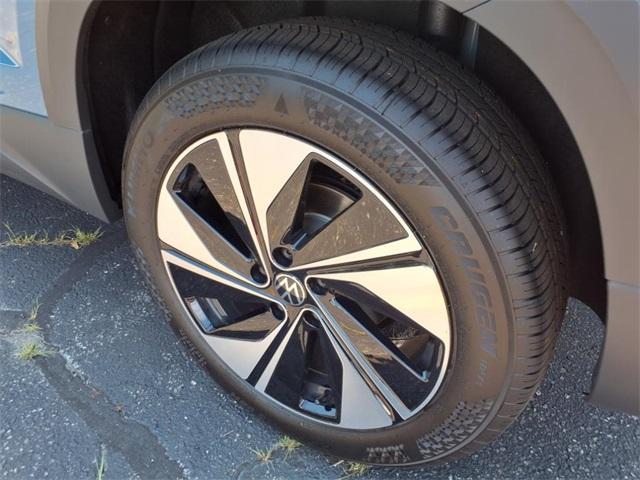 new 2025 Volkswagen Taos car, priced at $31,061