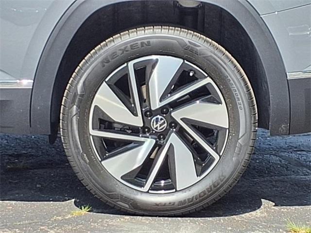 new 2025 Volkswagen Atlas car, priced at $46,238