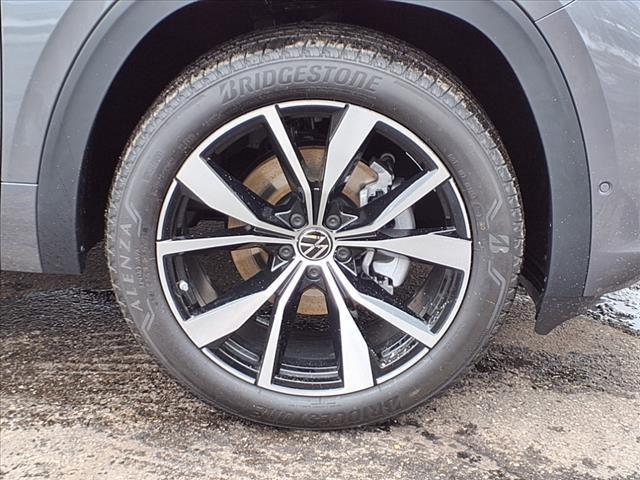 new 2025 Volkswagen Atlas car, priced at $52,180