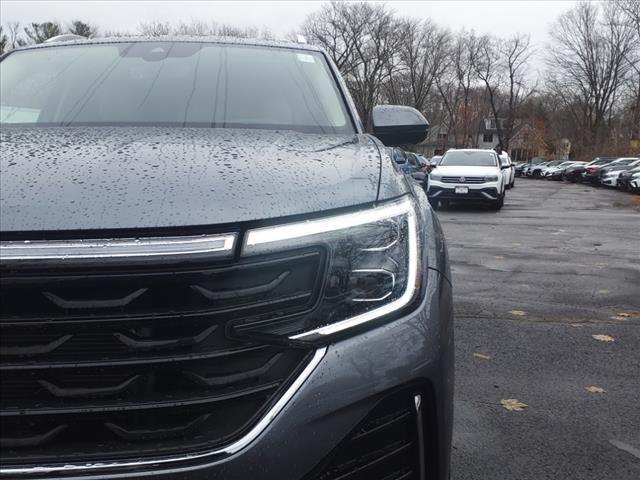 new 2025 Volkswagen Atlas car, priced at $56,661