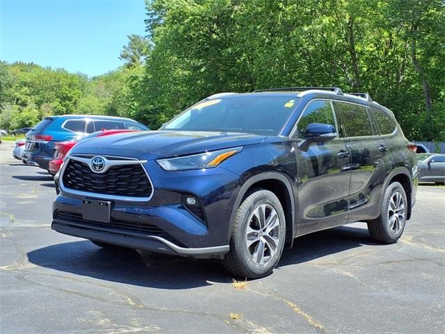 used 2022 Toyota Highlander car, priced at $37,500