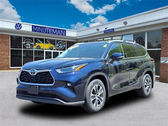 used 2022 Toyota Highlander car, priced at $37,500