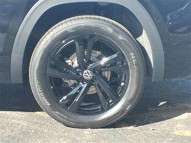 new 2026 Volkswagen Atlas Cross Sport car, priced at $50,880