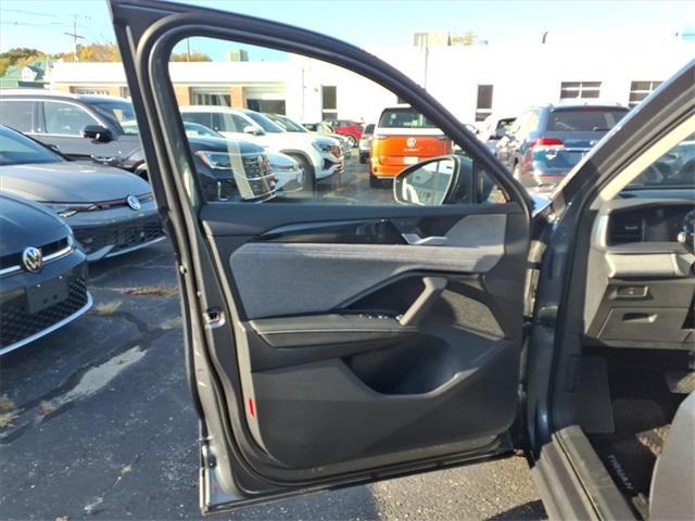 new 2025 Volkswagen Tiguan car, priced at $31,427