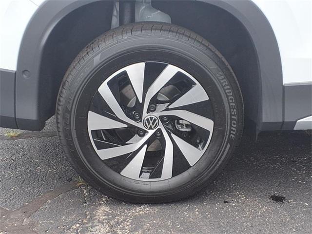 new 2025 Volkswagen Tiguan car, priced at $32,188
