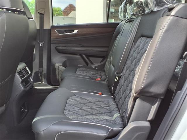 new 2025 Volkswagen Atlas car, priced at $51,077