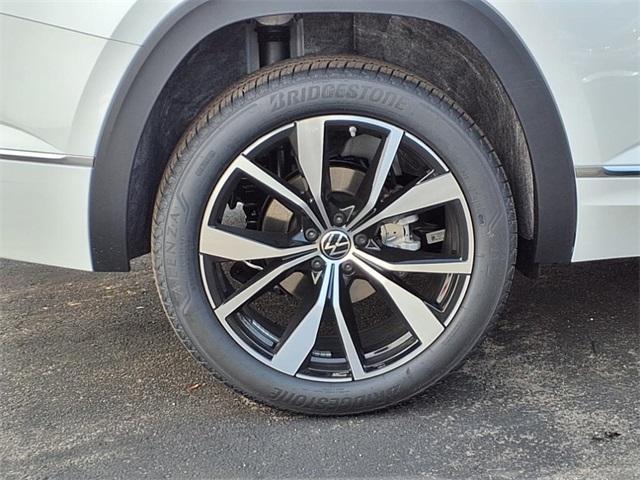 new 2025 Volkswagen Atlas car, priced at $51,077