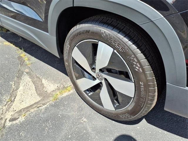 new 2025 Volkswagen Taos car, priced at $28,821