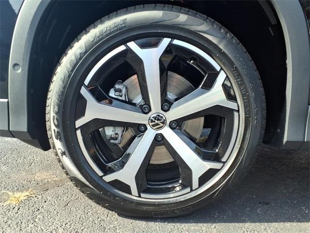 new 2025 Volkswagen Tiguan car, priced at $35,395