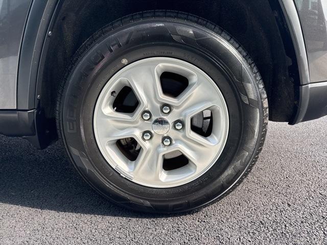 used 2015 Jeep Grand Cherokee car, priced at $12,998
