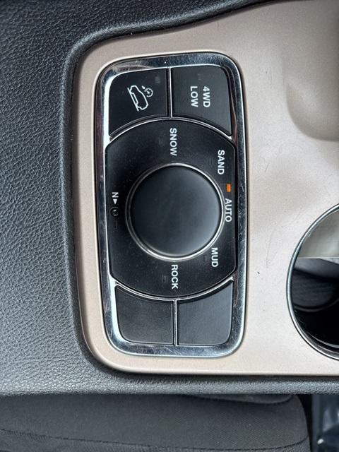 used 2015 Jeep Grand Cherokee car, priced at $12,998