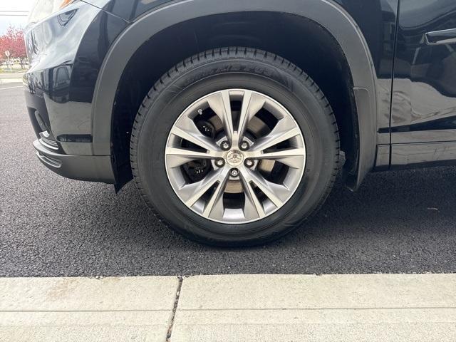 used 2014 Toyota Highlander car, priced at $16,187