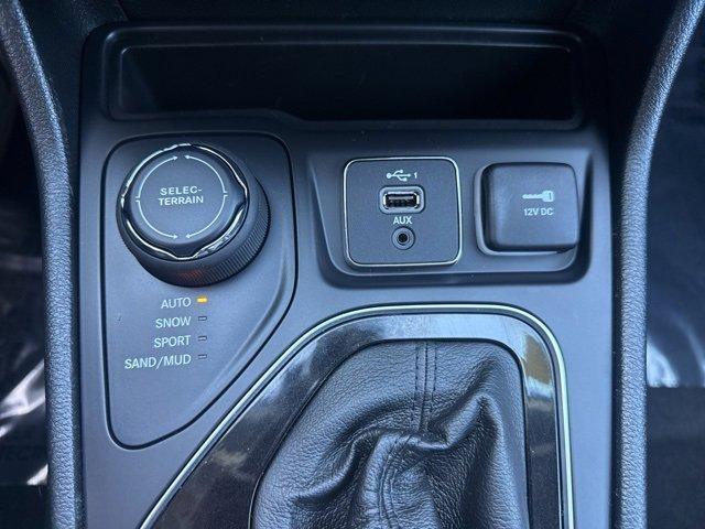 used 2023 Jeep Cherokee car, priced at $25,387