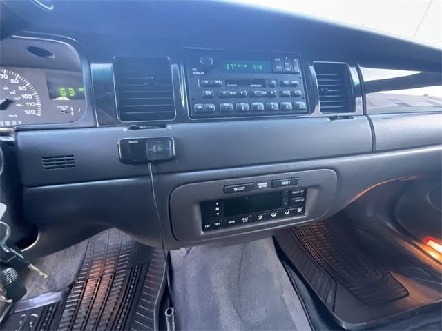 used 2000 Lincoln Town Car car, priced at $8,888