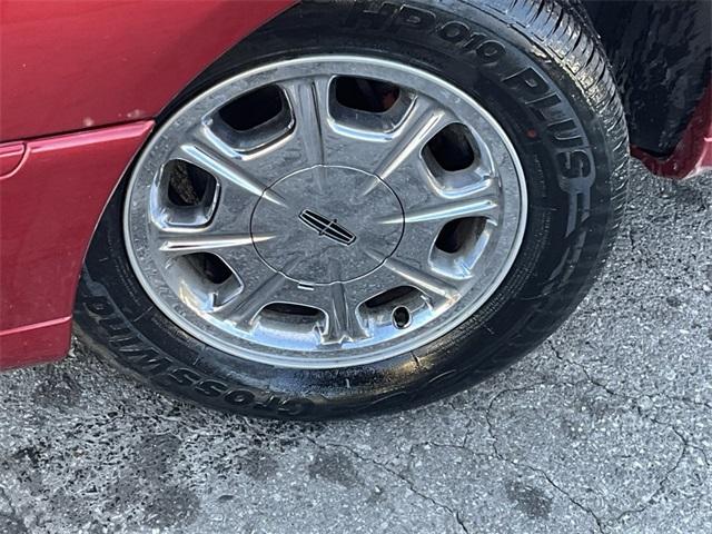 used 2000 Lincoln Town Car car, priced at $8,888