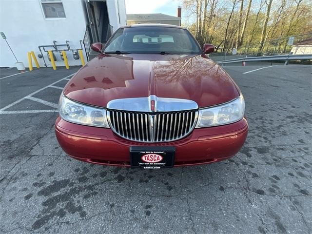 used 2000 Lincoln Town Car car, priced at $8,888