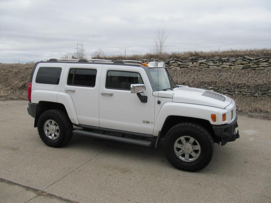used 2006 Hummer H3 car, priced at $13,900