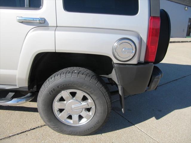 used 2009 Hummer H3 car, priced at $14,900