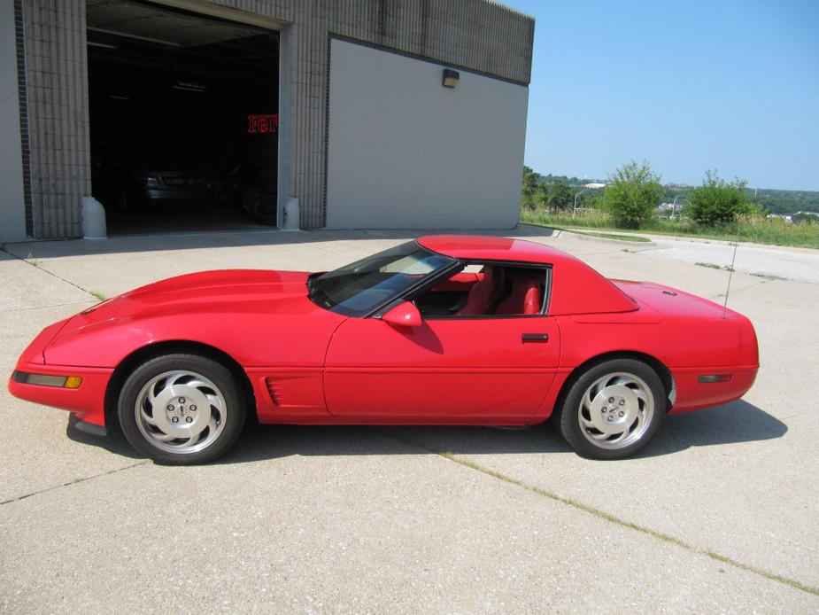 used 1995 Chevrolet Corvette car, priced at $12,900