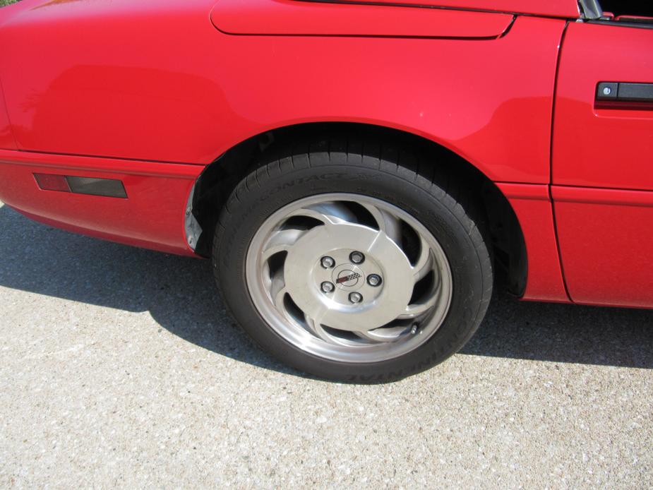 used 1995 Chevrolet Corvette car, priced at $12,900