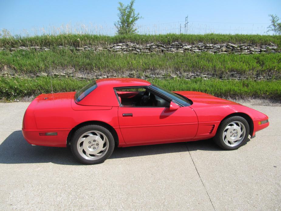 used 1995 Chevrolet Corvette car, priced at $12,900