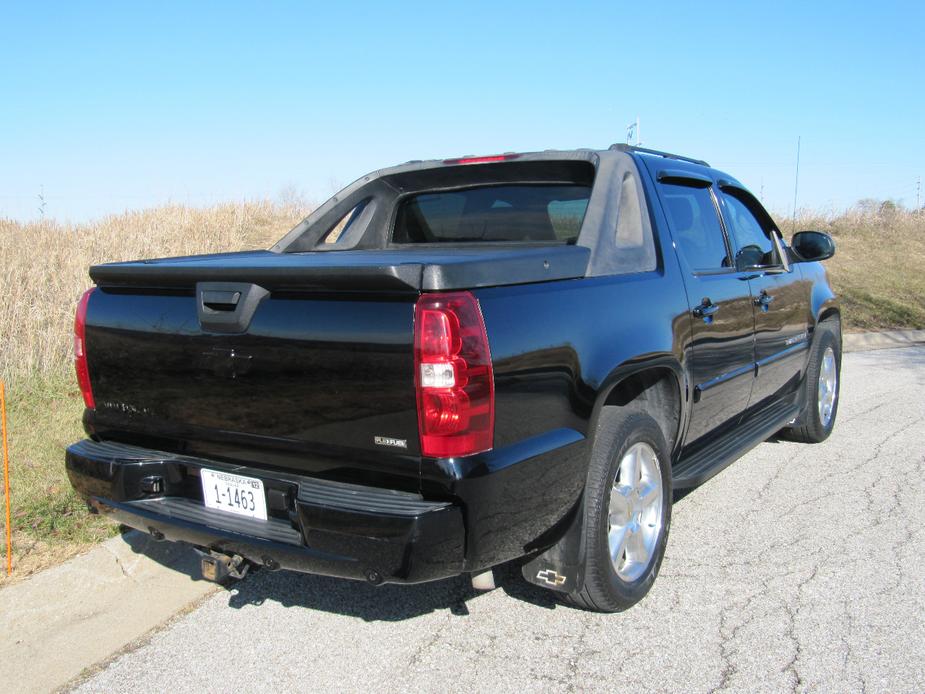 used 2008 Chevrolet Avalanche car, priced at $12,900