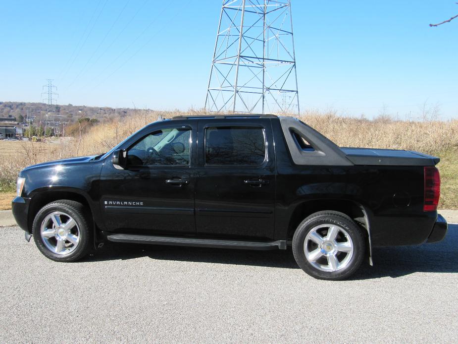 used 2008 Chevrolet Avalanche car, priced at $12,900