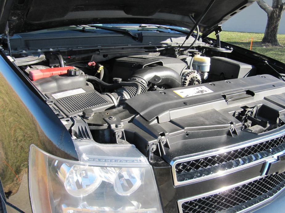 used 2008 Chevrolet Avalanche car, priced at $12,900