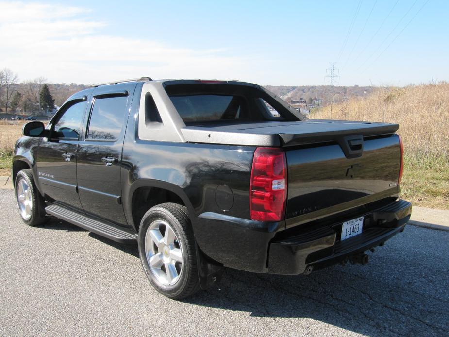 used 2008 Chevrolet Avalanche car, priced at $12,900