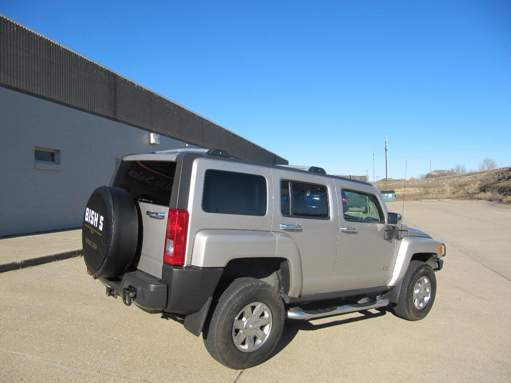 used 2006 Hummer H3 car, priced at $13,900